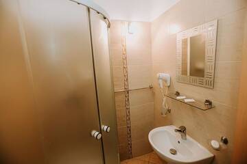 Фото номера Двухместный номер с 1 кроватью, вид на озеро Гостевой дом Guest house Lacul Linistit г. Моняса 8