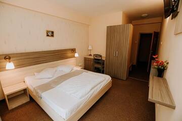 Фото номера Двухместный номер с 1 кроватью, вид на озеро Гостевой дом Guest house Lacul Linistit г. Моняса 6