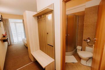 Фото номера Двухместный номер с 1 кроватью, вид на озеро Гостевой дом Guest house Lacul Linistit г. Моняса 7
