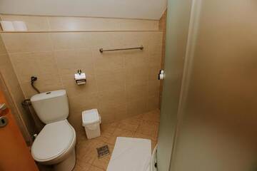Фото номера Трехместный номер Гостевой дом Guest house Lacul Linistit г. Моняса 3